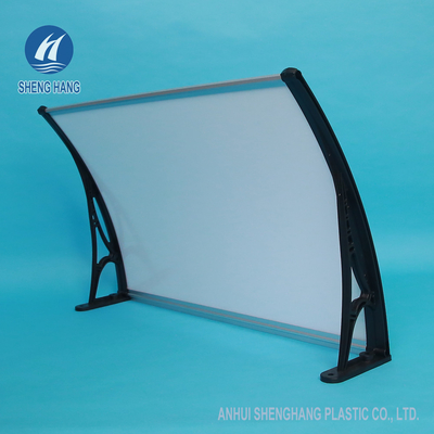সাদা প্লাস্টিকের দরজা শামিয়ানা Polycarbonate ক্যানোপি সূর্যালোক বৃষ্টি তুষার সুরক্ষা